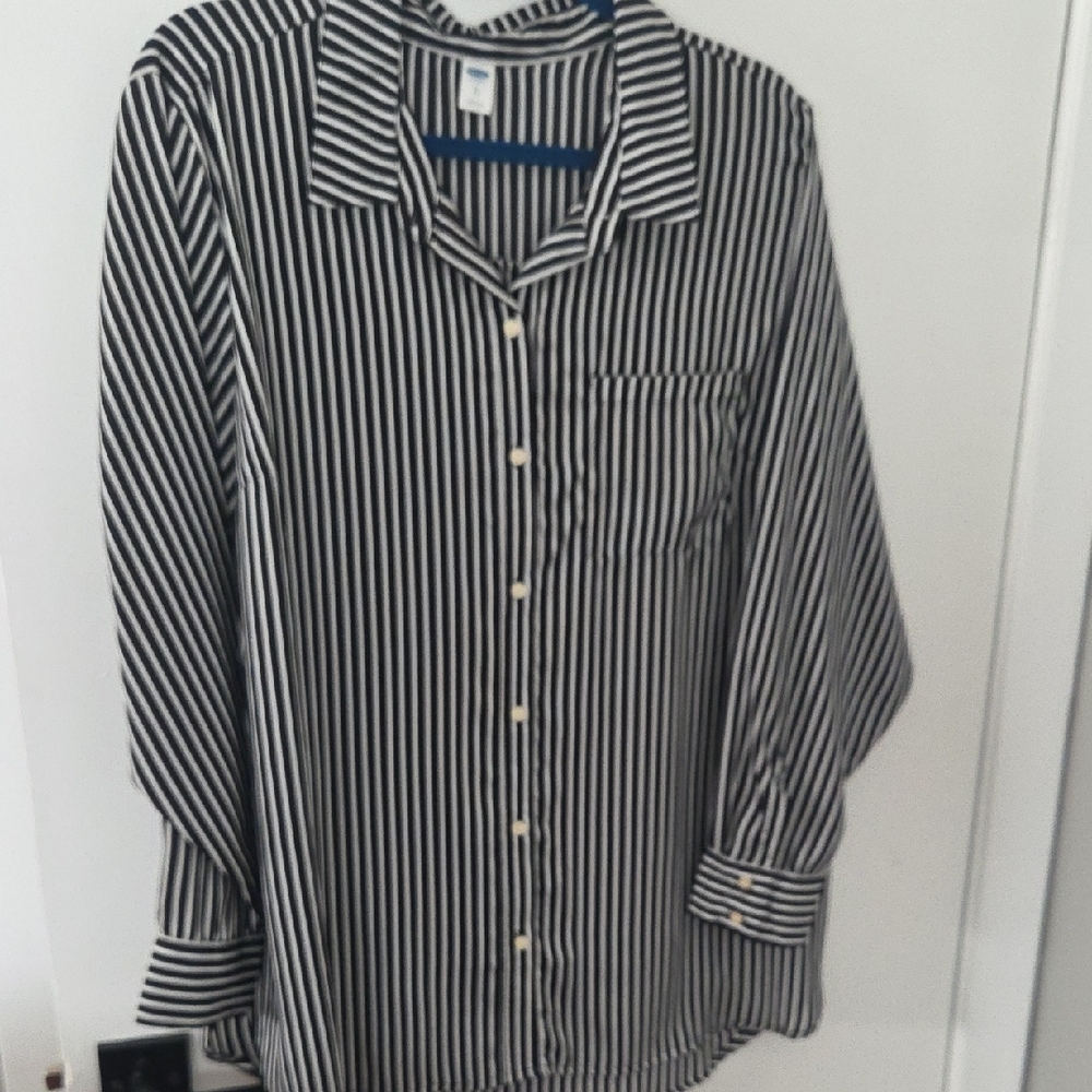 Old Navy Black and White Striped Button Down Shirt